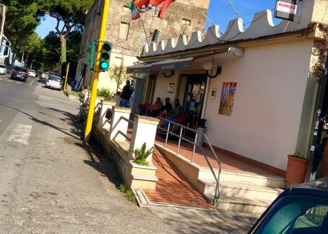 l-esterno-sulla-ss7-appia.jpg